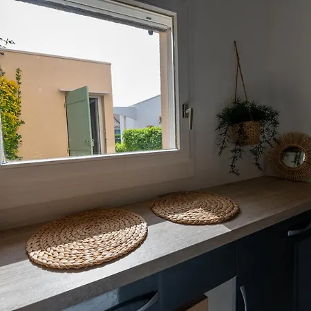 Mazet Renove Pres Plage, Centre, Commerces, 6 Pers, Piscine, Clim, Terrasse, Parking, Petit Garage - Fr-1-677-56 Holiday home *