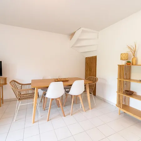 Mazet Renove Pres Plage, Centre, Commerces, 6 Pers, Piscine, Clim, Terrasse, Parking, Petit Garage - Fr-1-677-56 Holiday home Le Lavandou