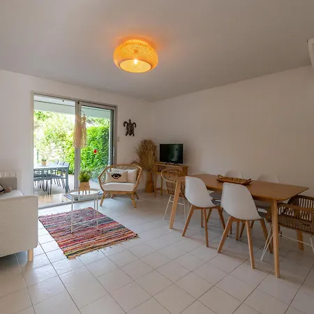 Mazet Renove Pres Plage, Centre, Commerces, 6 Pers, Piscine, Clim, Terrasse, Parking, Petit Garage - Fr-1-677-56 *